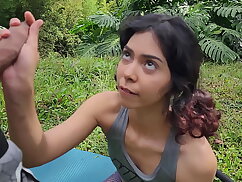 Un chico que iba caminando por la finca me ve haciendo yoga y me termina follando
