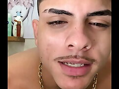 Gozando gostoso no chuveiro!